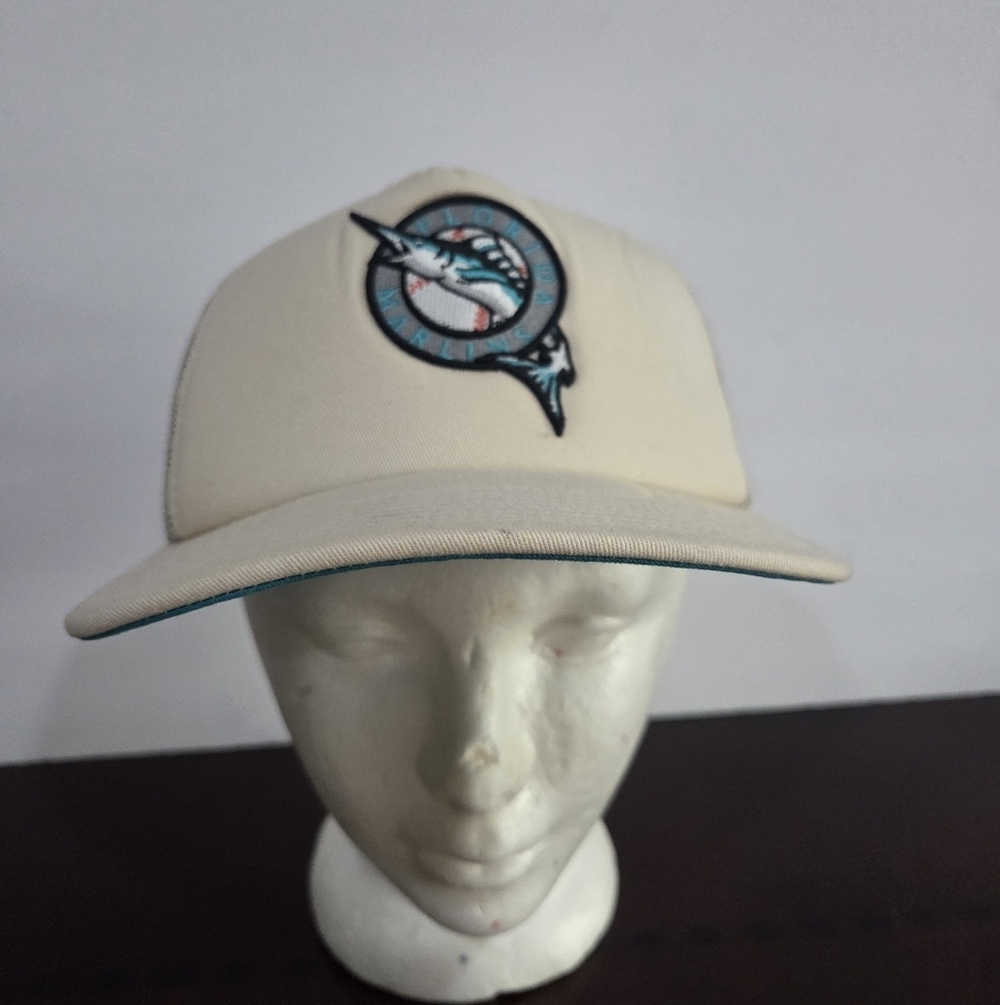 Mitchell & Ness Marlins Florida Cream Baseball Cap with Logo One Size